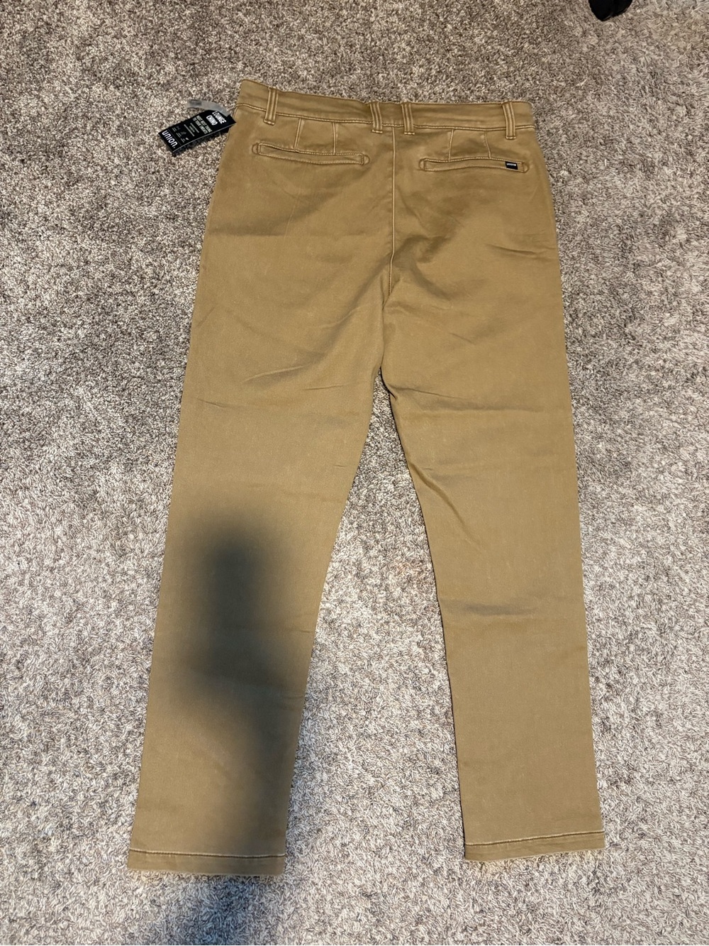 Union men’s pants, color tan size 33/32 new.